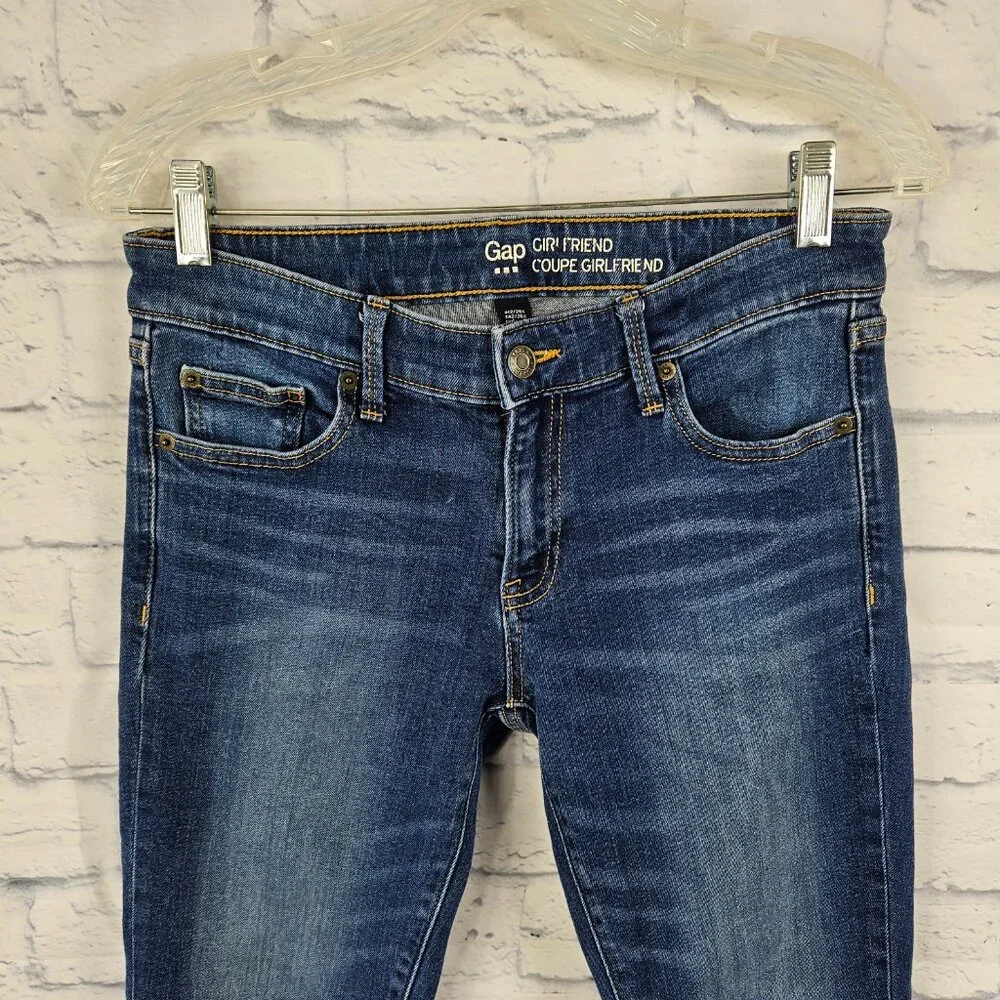 GAP Size 2 / 26s Short Girlfriend Jeans Medium Wash Mid Rise Stretch Womens - Picture 3 of 10